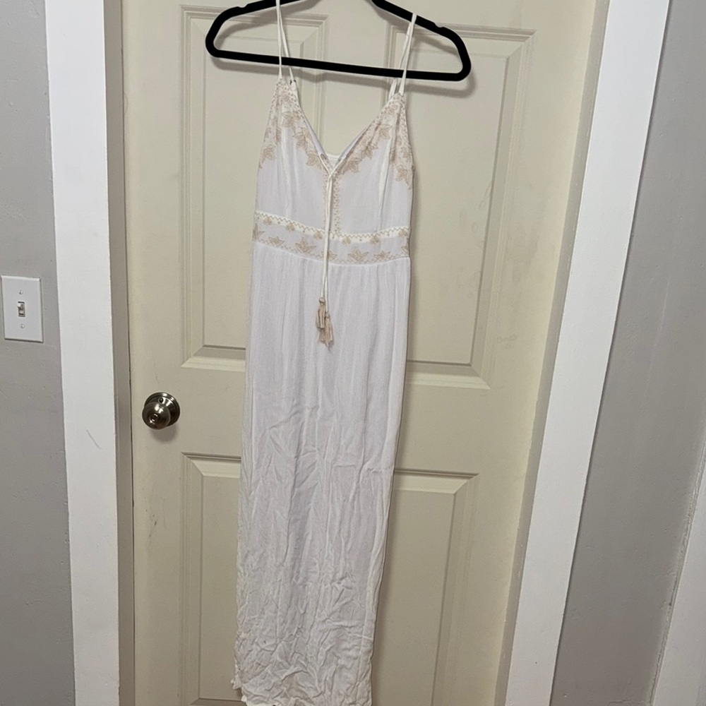 Elegant White Maxi Dress with Lace Details